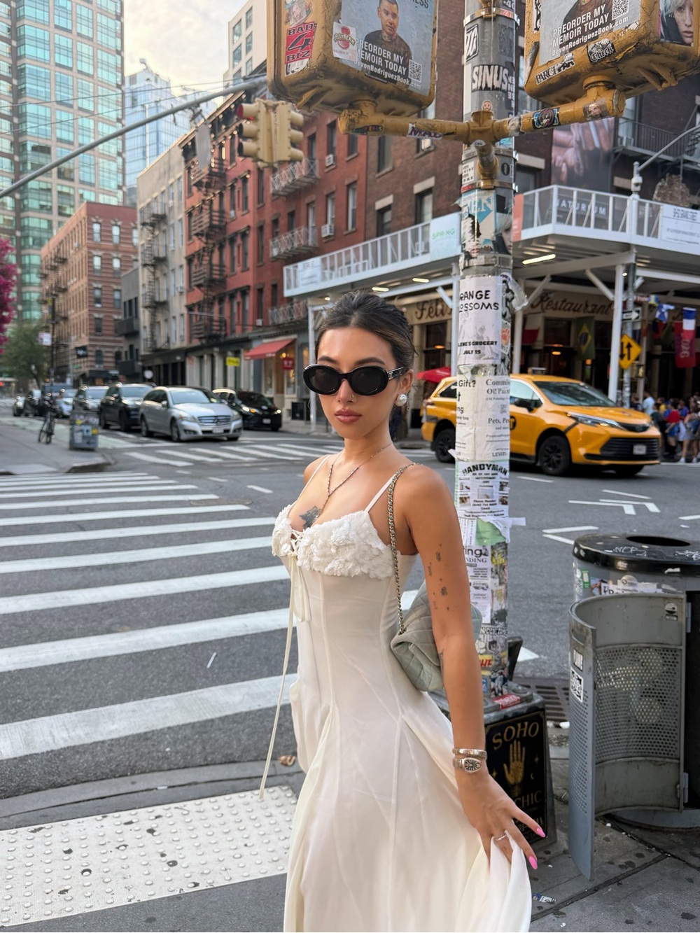 Elegant White Spaghetti-Strap Floral Bodice Dress